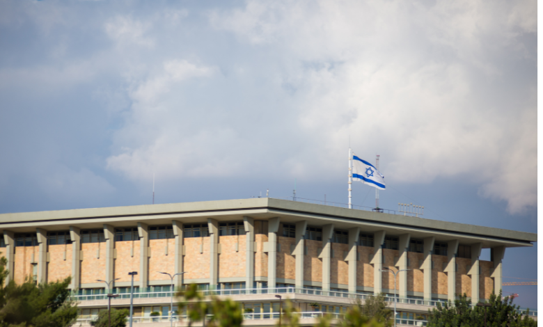 עופר כסיף גורם לסערה "לא ימנעו מהעם הפלסטיני את המשך מאבקו"